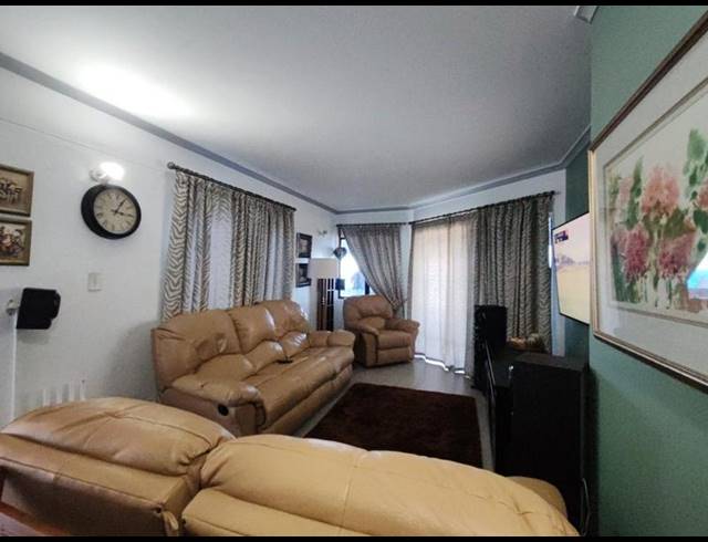 3 BEDROOM APARTMENT FOR SALE IN MARGATE BEACH